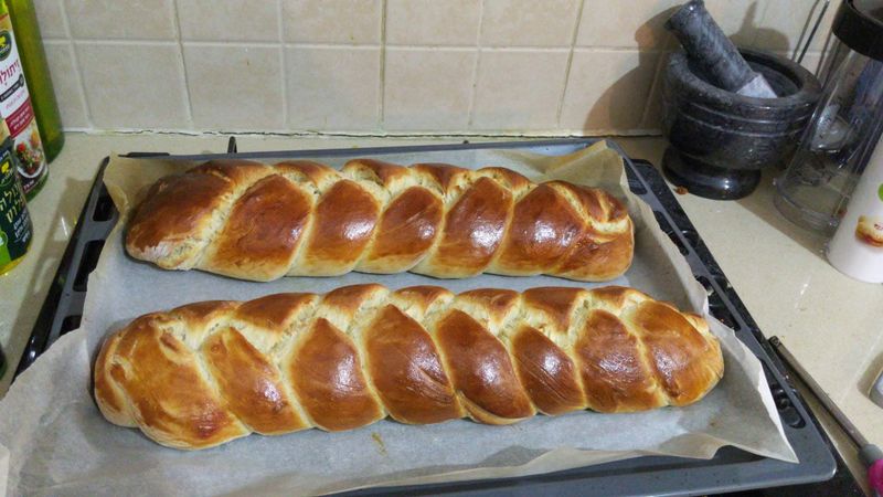 חלות קלועות ביתיות