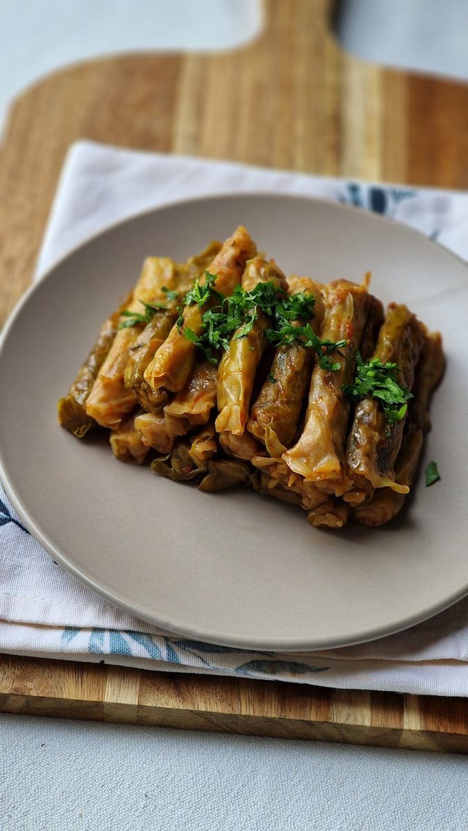 כרוב ממולא צמחוני ברוטב עגבניות