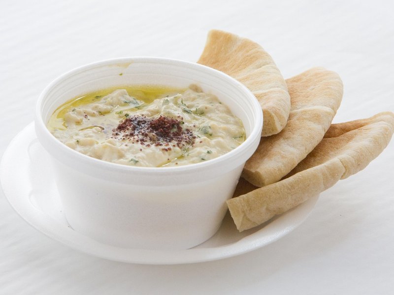 פיתות ביתיות עם חומוס