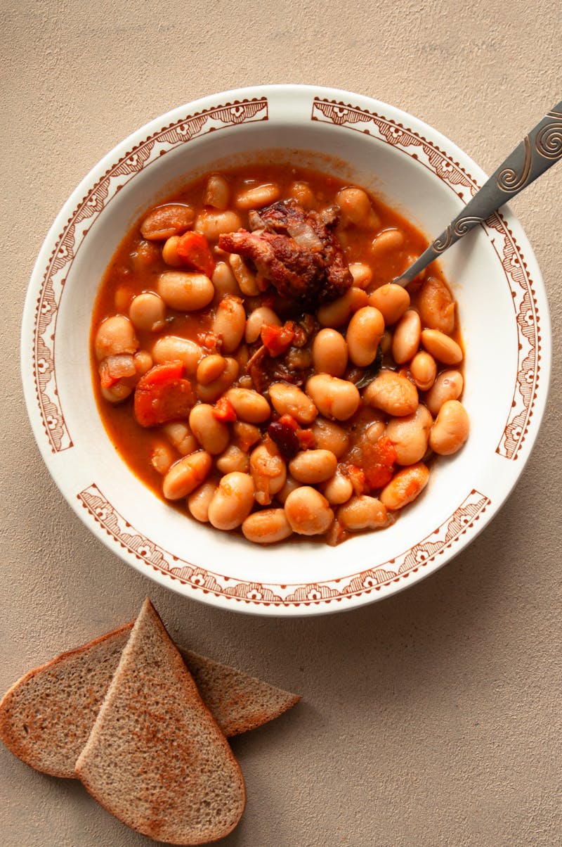 תבשיל שעועית לבנה ועגבניות