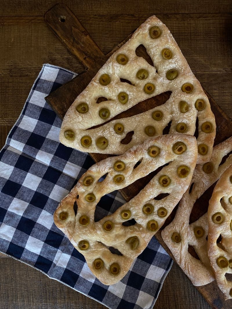 פוגאסה פרובנסלית עם שום וזיתים