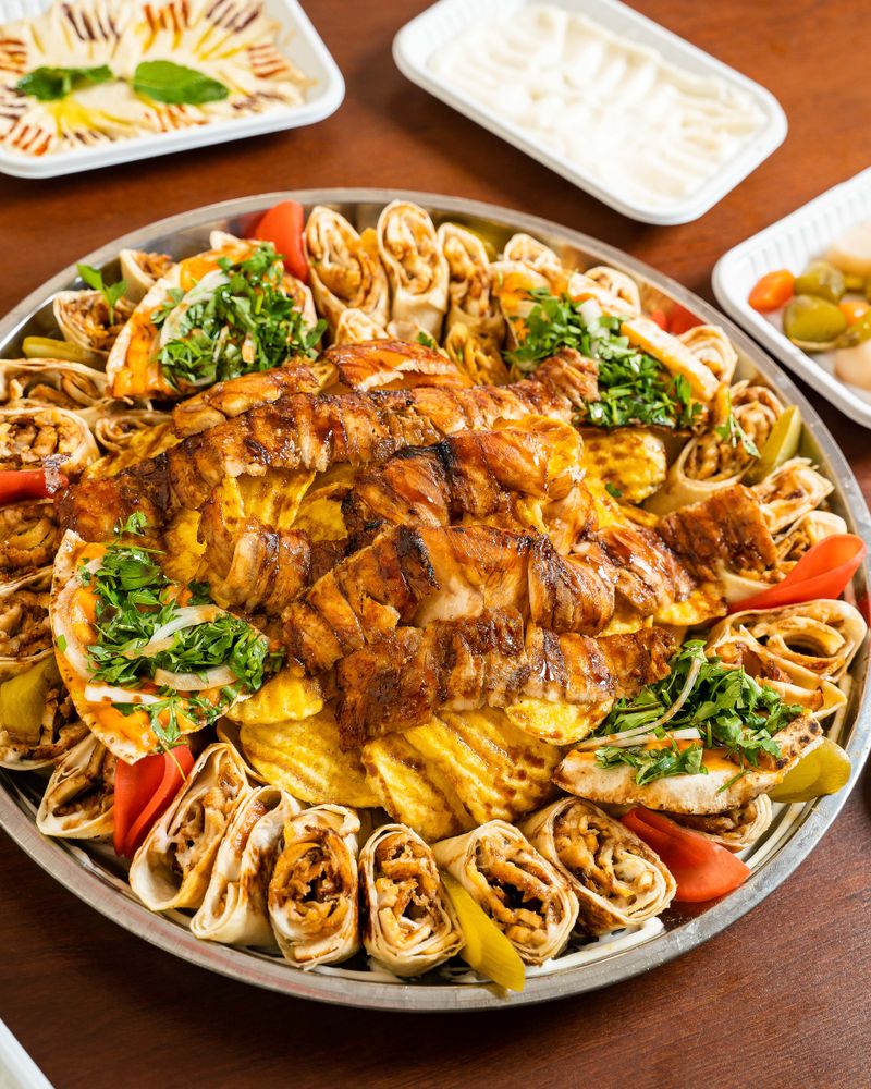 שאורמה עוף ביתית מפרגיות עם בצל