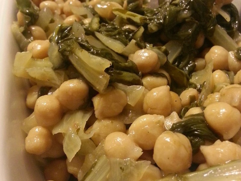 מנגולד עם גרגירי חומוס