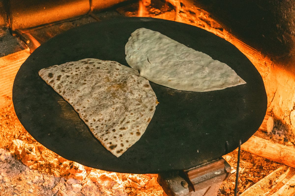 מחמוסה — חומוס עם ביצה ובשר