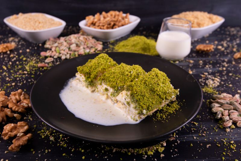 פאשה – פודינג חלב עיראקי בפיסטוקים