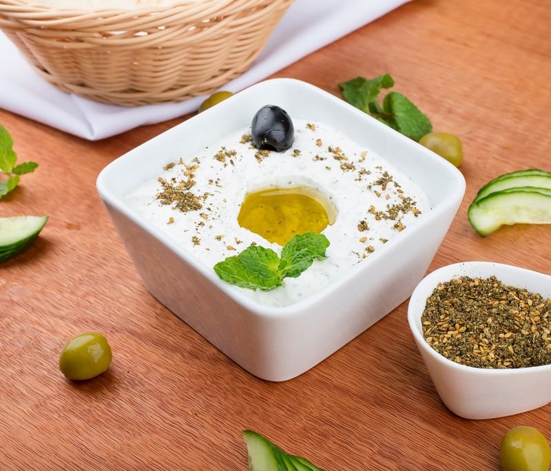 יוגורט עם זעתר ושמן זית