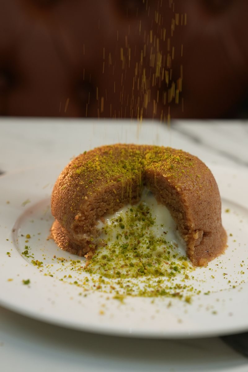 חלווה אפויה בסירופ עם פיסטוקים
