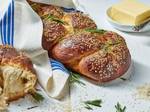 אזעקת טרנד: חלה קלועה עם רוזמרין ובצל סגול