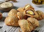 שניים בביס אחד: בורקס סביח מושלם!