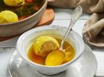 גונדי: קציצות חומוס ועוף בתוך מרק מנחם