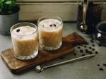 להתעורר! קוקטייל White Russian מחוזק בשוט אספרסו