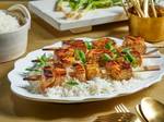 שיפודי סלמון עסיסיים ברוטב צ'ימיצ'ורי עם סילאן וצ'ילי