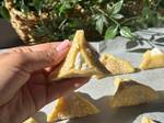 אוזני המן מלוחות עם גבינות ושומשום