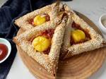 טורטיות אוזן המן במילוי שקשוקה ונקניקיות