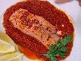 פילה סלמון חמוץ-חריף על קרם פלפלים חריף